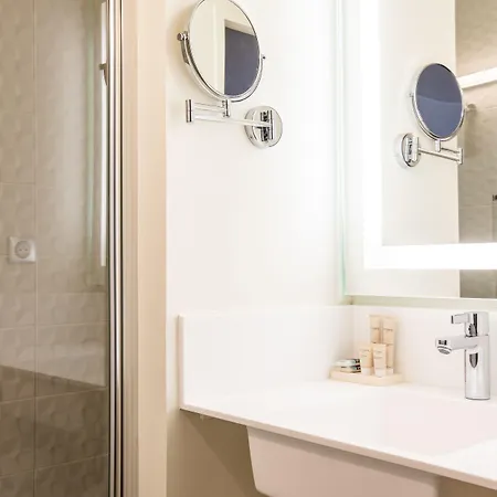 Mercure Paris 4* 쥬네빌러