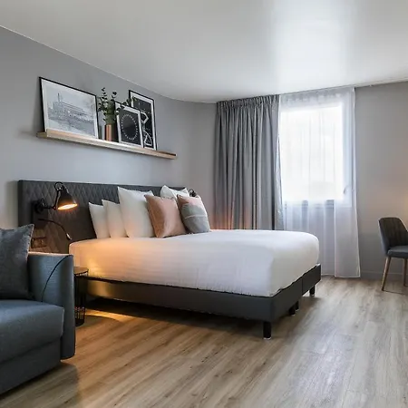 Mercure Paris 4*